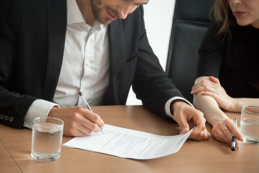 Các công ty thám tử chuyên nghiệp sẽ có hợp đồng minh bạch