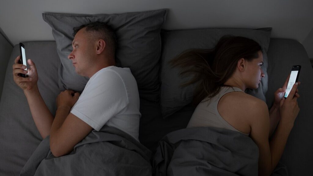 Đột nhiên có thêm người bạn ảo qua mạng xã hội